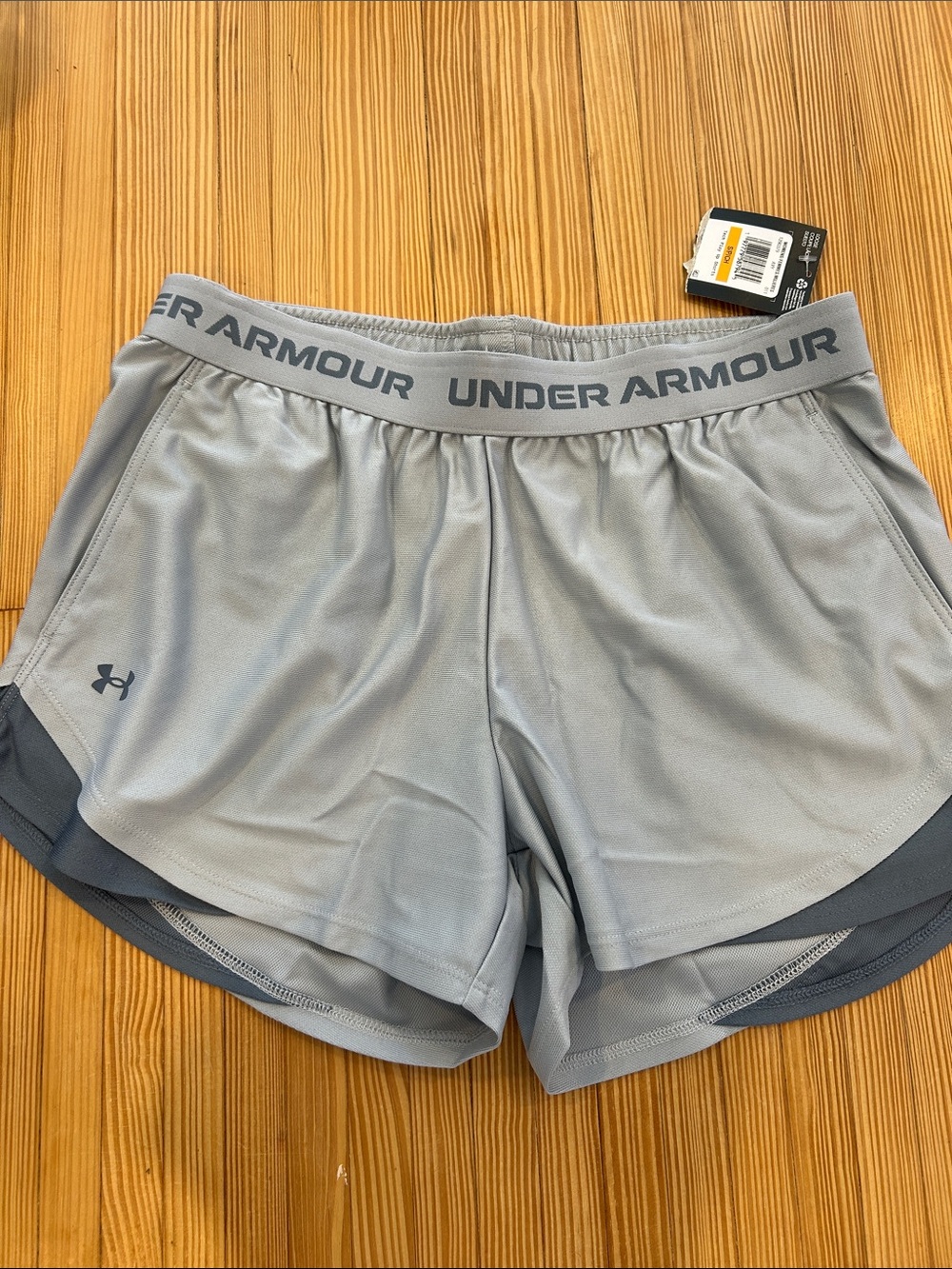 NWT Under Armour Light Gray Women's Tech Play Up Shorts